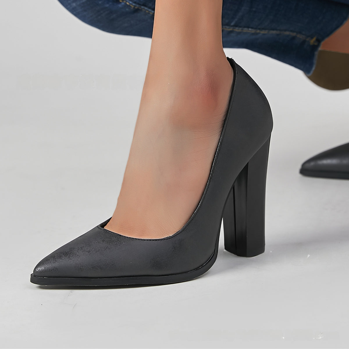 Pointed-Toe Low-Cut High Heels