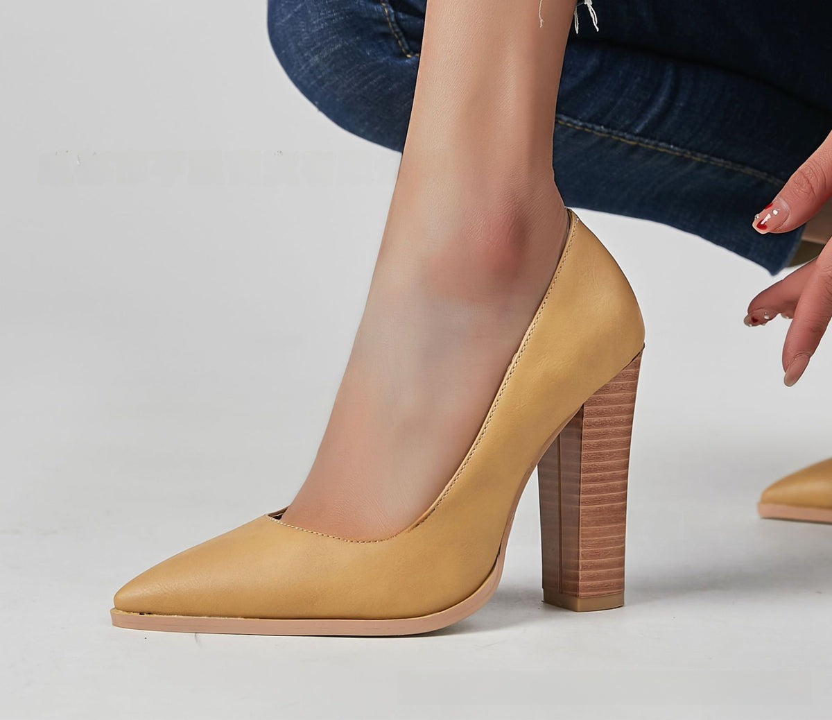 Pointed-Toe Low-Cut High Heels